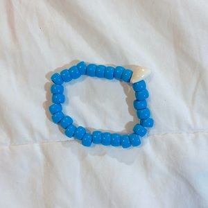 “By the seaside” blue bracelet with sea shell charm